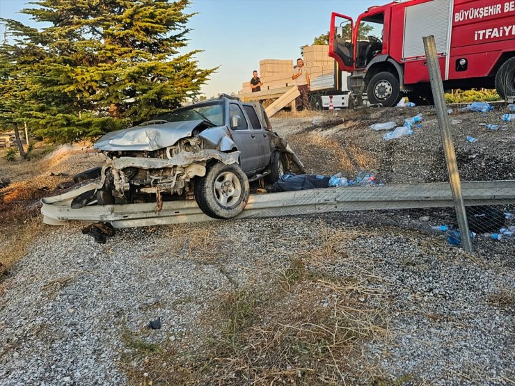 Konya'da üç aracın karıştığı trafik kazasında 1 kişi öldü, 3 kişi yaralandı