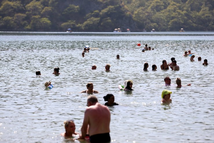 Muğla sahillerinde tatilci yoğunluğu yaşanıyor