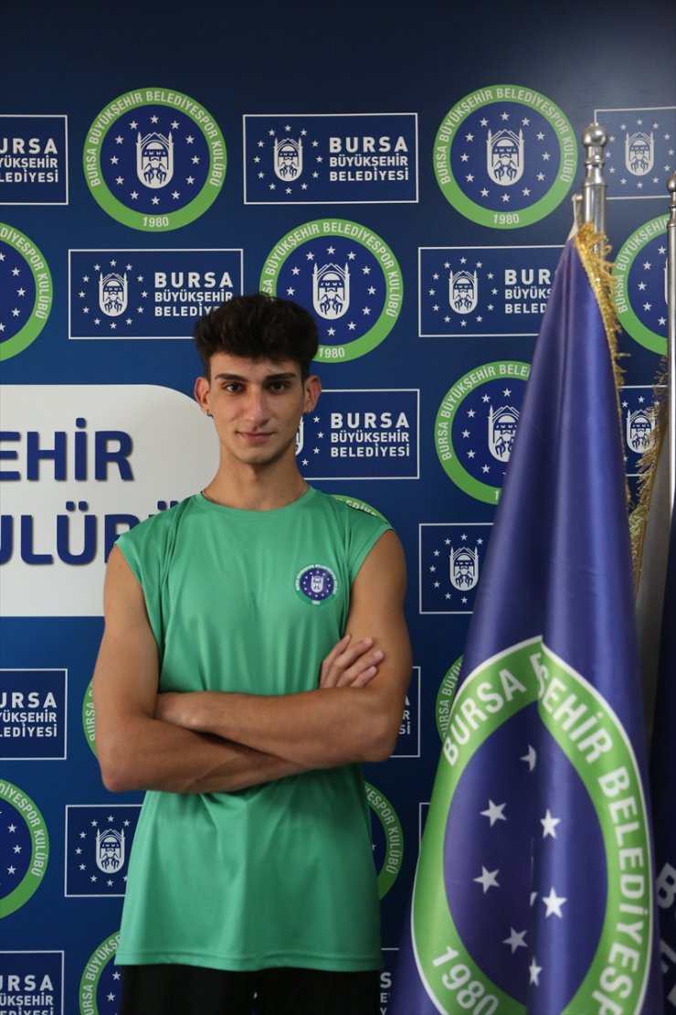 Bursa Büyükşehir Belediyespor Erkek Voleybol Takımı, Onur Kaya'yı kadrosuna kattı