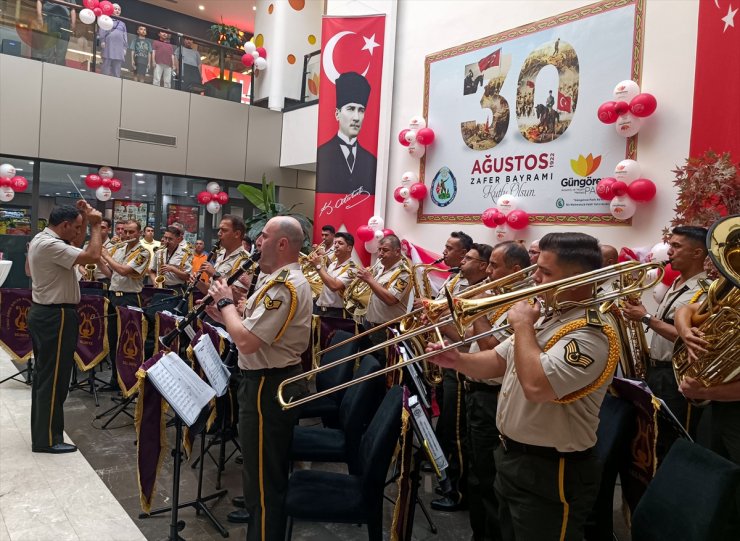 Güngören'de 1. Ordu Bölge Bando Komutanlığınca konser verildi