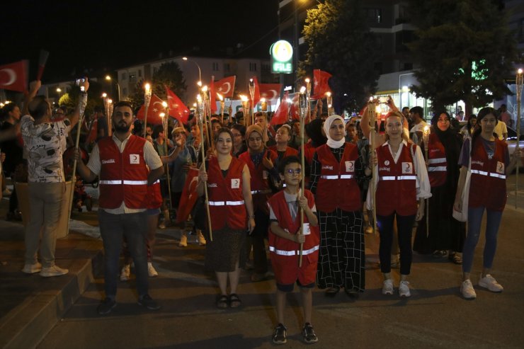 Uşak'ta Büyük Zafer'in 101. yıl dönümü dolayısıyla fener alayı yürüyüşü yapıldı