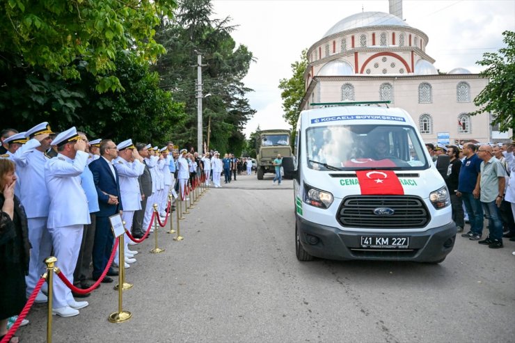 Ankara'da vefat eden emekli Tuğamiral Burak Akçay, Kocaeli'de son yolculuğa uğurlandı