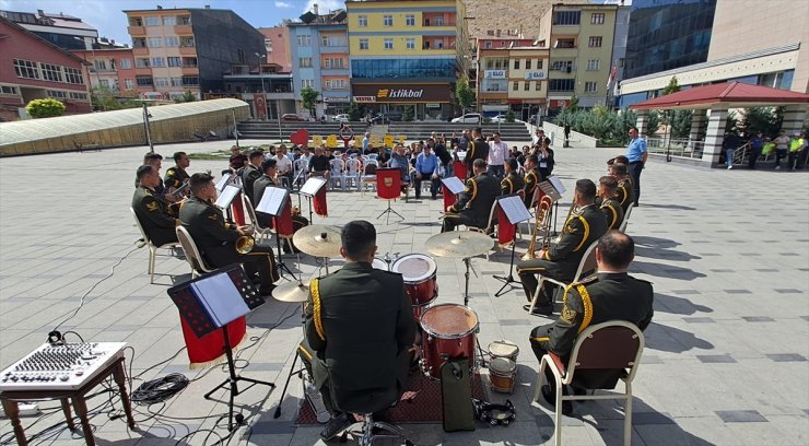 Bayburt'ta 3. Ordu Komutanlığı bando takımı konser verdi