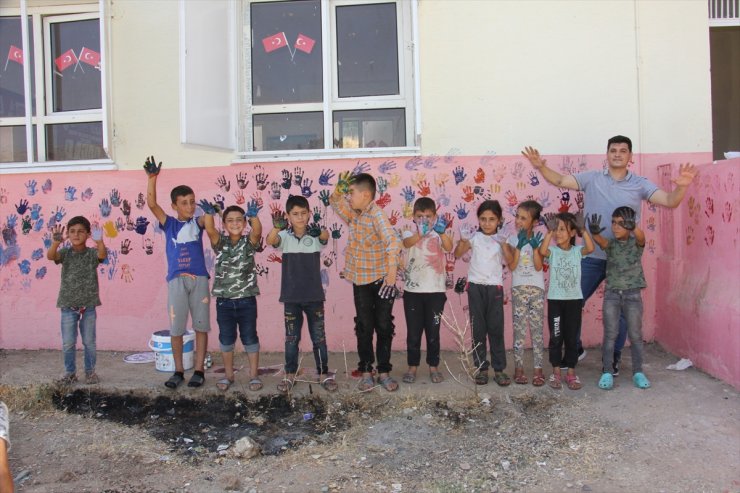 Depremde hasar gören köy okulu imece usulü yenilendi