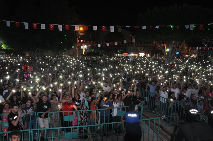 Mersin'de "50. Uluslararası Silifke Müzik ve Folklor Festivali" devam ediyor