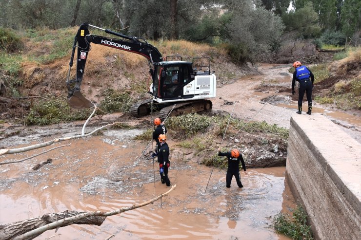 Aksaray Valisi Kumbuzoğlu, sel sonrası kaybolan Asel bebeği arama çalışmalarının sürdüğünü söyledi