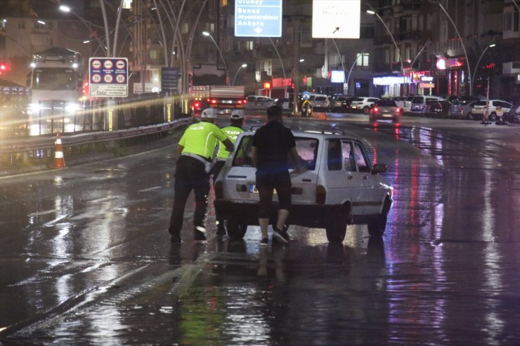 Uşak'ta sağanak etkili oldu