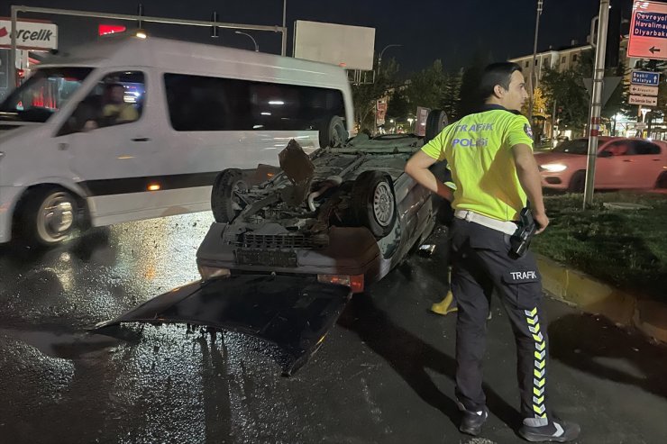 Elazığ'da devrilen otomobilin sürücüsü yaralandı