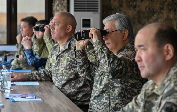 Kazakistan Cumhurbaşkanı Tokayev: “Silahlı Kuvvetlerimiz her türlü zorluğa hazır olmalı”