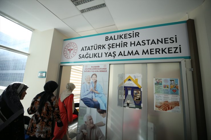 Balıkesir'de ileri yaşlardaki bireyler uzman ekibin desteğiyle sağlıklı yaş alıyor