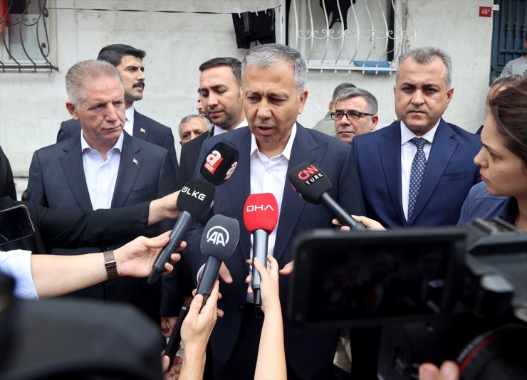 İçişleri Bakanı Yerlikaya, selden etkilenen Küçükçekmece'de konuştu: