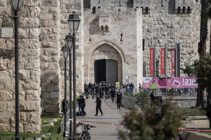 İşgal altındaki Doğu Kudüs'te düzenlenen satırlı saldırıda 3 kişi yaralandı