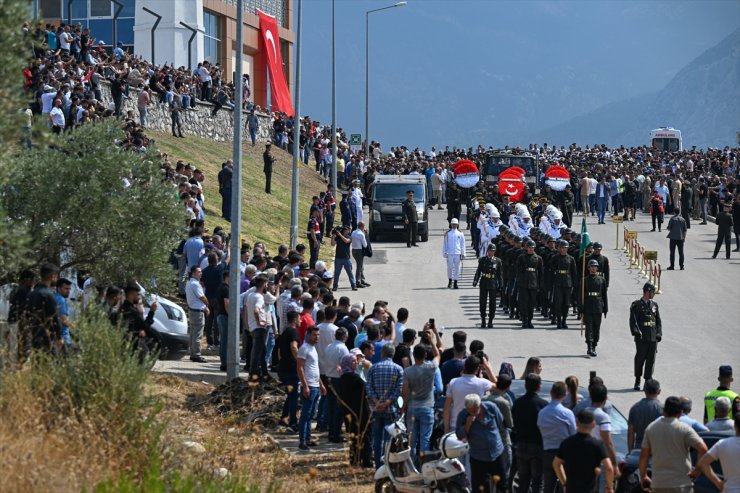 Şehit Astsubay Üstçavuş Ünal Sipahi, İzmir'de son yolculuğuna uğurlandı