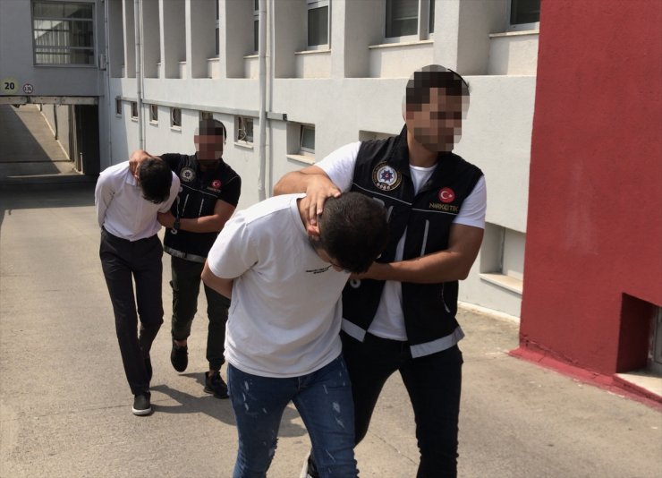 Adana'da yolcu otobüsündeki valizde 20 kilogram esrar ele geçirildi