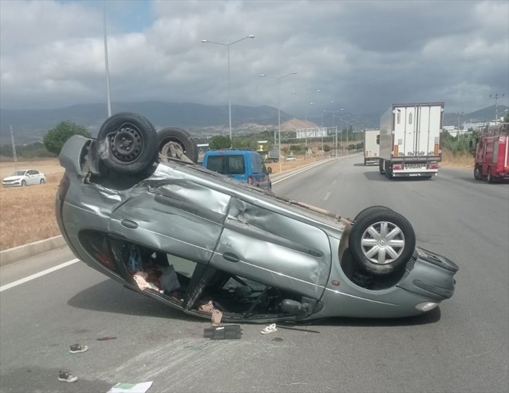 Amasya'da otomobil ile hafif ticari aracın çarpıştığı kazada 1 çocuk öldü, 8 kişi yaralandı