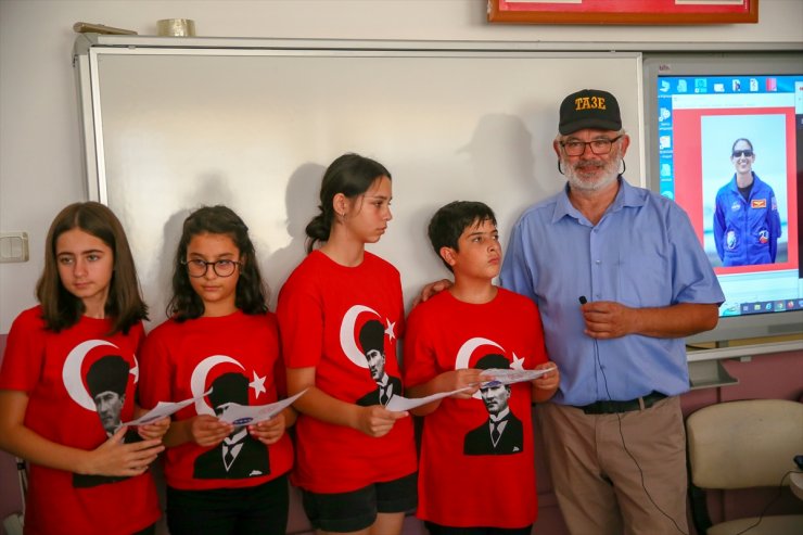 İzmirli öğrenciler telsizle uzaydaki astronota merak ettiklerini sordu