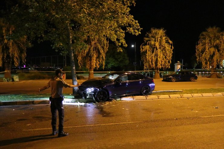 İzmir'de otomobil ile çarpışan motosikletteki kurye hayatını kaybetti