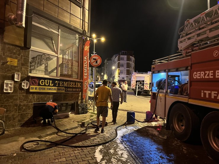 Sinop'ta temizlik malzemeleri satılan iş yerinde çıkan yangın söndürüldü