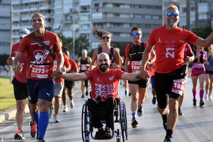 11. Uluslararası 9 Eylül İzmir Yarı Maratonu koşuldu