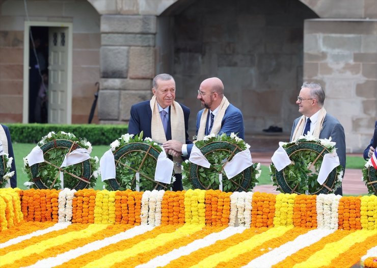 Cumhurbaşkanı Erdoğan, Mahatma Gandhi'nin anıt mezarını ziyaret etti