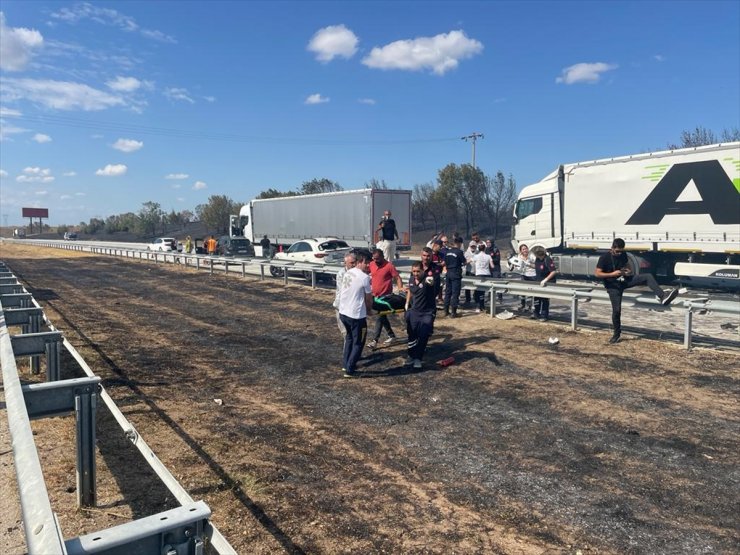 Edirne'de 12 aracın karıştığı zincirleme trafik kazasında 1 kişi öldü, 36 kişi yaralandı