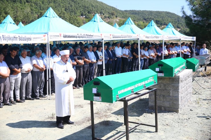 Kahramanmaraş'ta freni boşalan kamyonun çarpması sonucu hayatını kaybeden 4 kişi toprağa verildi