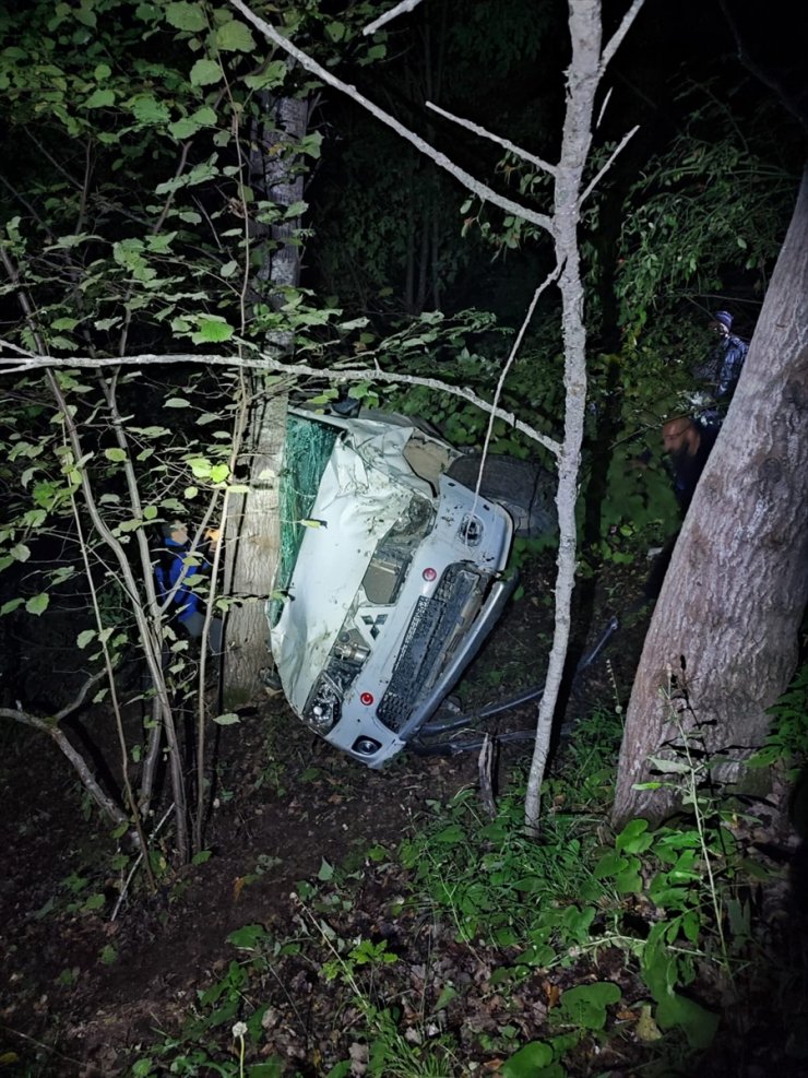 Artvin'de uçuruma yuvarlanan otomobildeki 1 kişi öldü, 2 kişi yaralandı