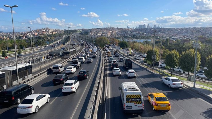 İstanbul'da okulların açılmasının da etkisiyle trafik yoğunluğu yüzde 62'lere çıktı