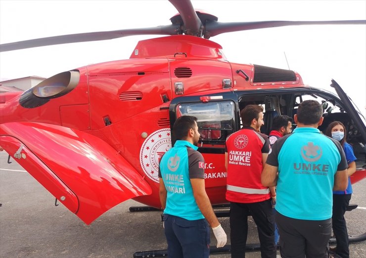 Hakkari'de rahatsızlanan 6 yaşındaki çocuk ambulans uçakla Ankara'ya sevk edildi