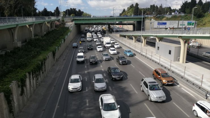 İstanbul'un bazı bölgelerinde trafik yoğunluğu yaşandı