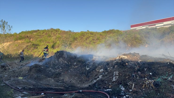 Kocaeli'de atıkların bulunduğu alandaki yangın söndürüldü