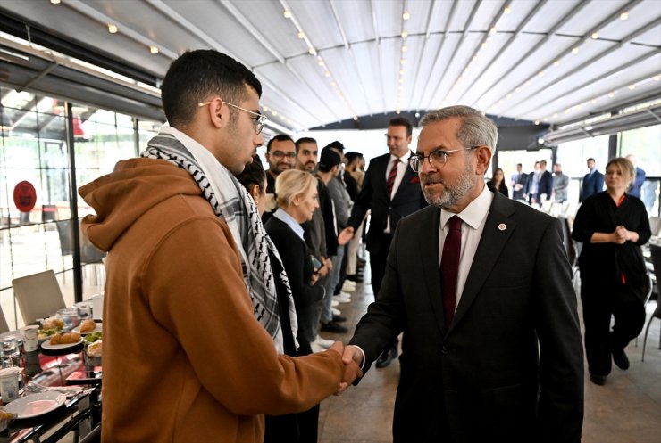 Türkiye'de öğrenim gören Filistinliler, Gazze'deki ailelerinin hayatından endişe ediyor