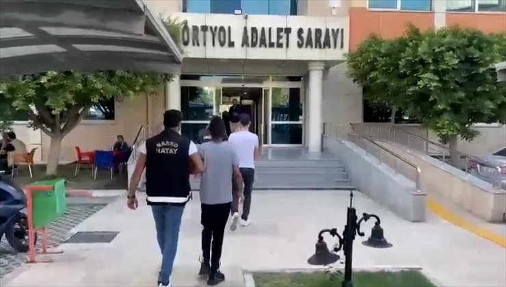 Hatay'da yedek lastiğinde uyuşturucu ele geçirilen araçtaki 2 zanlı tutuklandı