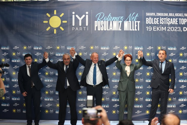 İYİ Parti Genel Başkanı Akşener, Düzce'de belediye başkan adaylarını tanıttı: