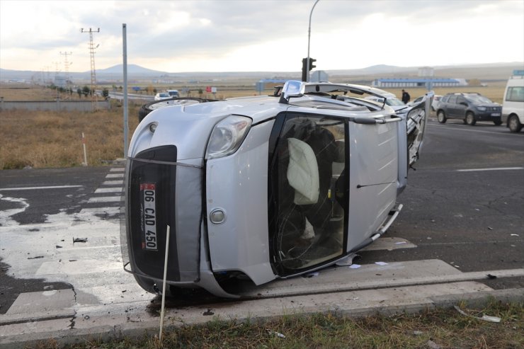 Kars'ta iki otomobilin çarpıştığı kazada 7 kişi yaralandı