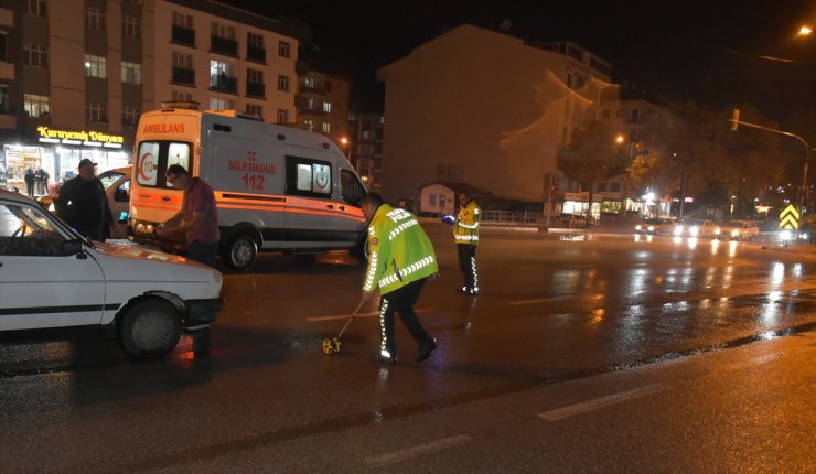 Sinop'ta otomobilin çarptığı 2 kişi yaralandı