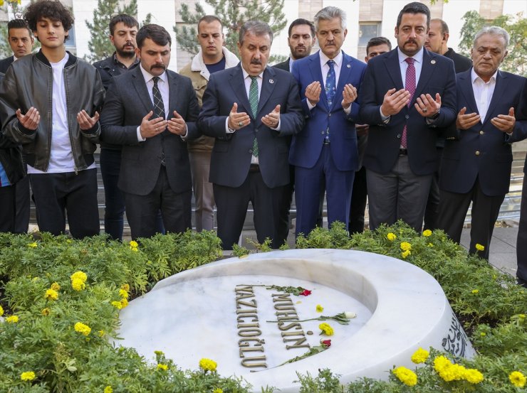 BBP Genel Başkanı Destici, Muhsin Yazıcıoğlu'nun kabrini ziyaret etti