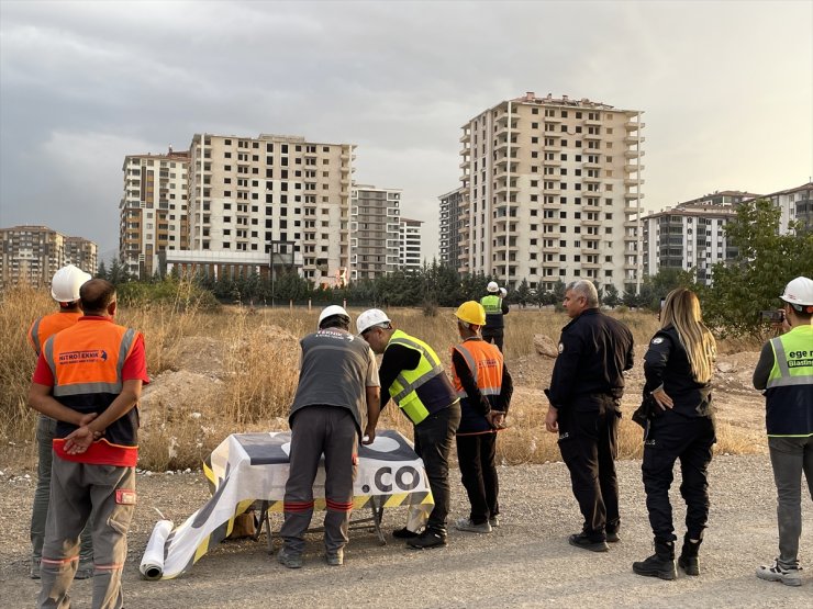 Malatya'da ağır hasarlı 13 katlı 2 bina patlayıcı kullanılarak yıkıldı