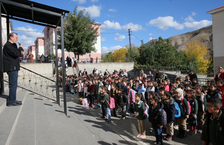 Okullarda Gazze'deki saldırılarda ölen çocuklar için saygı duruşunda bulunuldu