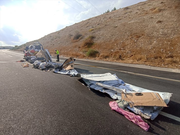 TAG Otoyolu'ndaki minibüs kazasında ilk belirlemelere göre 5 kişi öldü