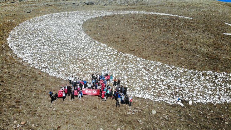 Ardahan'daki Yıldızlı Dağ'da "Cumhuriyet'in 100. yılı" yürüyüşü yapıldı