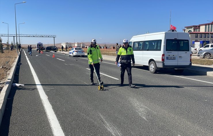 Bayburt'ta trafik kazasında 1 kişi öldü, 2 kişi yaralandı