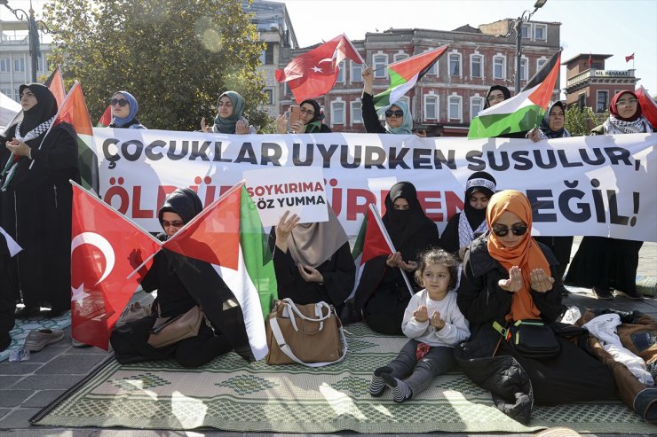 İstanbul'da kadınların Filistin'e destek için başlattığı oturma eylemi devam ediyor