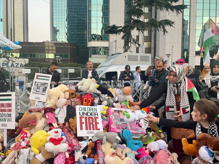 İstanbul'da ''oyuncak''lı İsrail protestosu