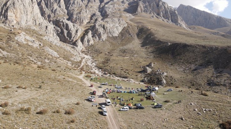 Niğde'ye farklı illerden gelen 100 dağcı Cumhuriyetin 100. yılında Aladağlar'a tırmanacak