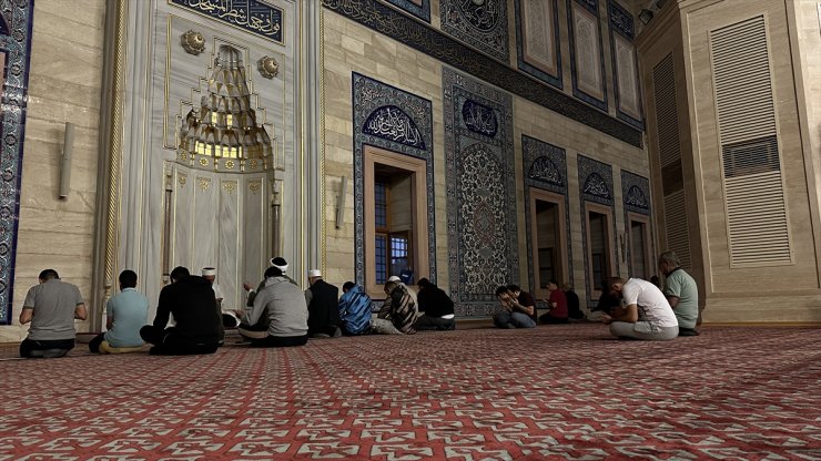 Adana'da sabah namazı sonrası Filistinliler için dua edildi