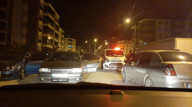 Çorum'da saat 22.00'den sonra otomobilde alkol satan 2 kişi yakalandı