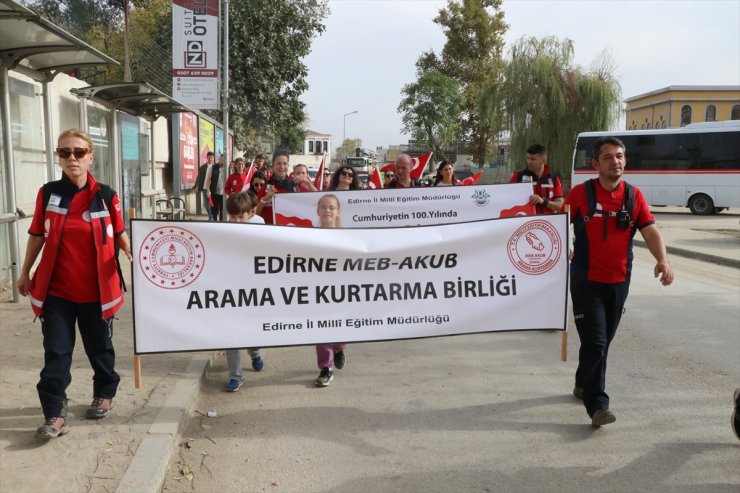 Edirne'de öğretmenler "Cumhuriyet yürüyüşü" düzenledi