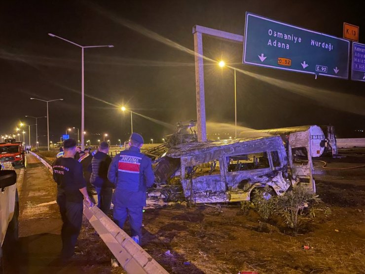 TAG Otoyolu'nda tır 3 araca çarptı, 3 kişi öldü