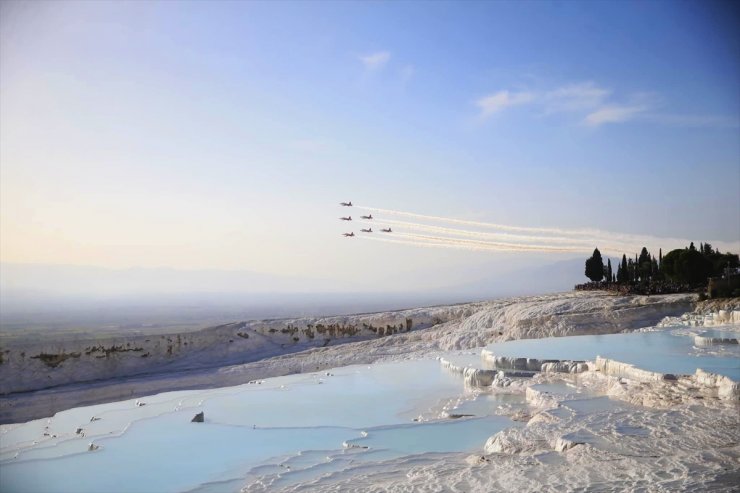 Türk Yıldızları, Pamukkale'de gösteri uçuşu yaptı